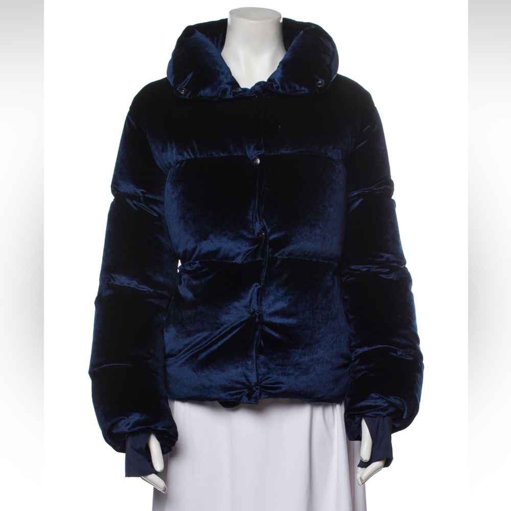 Beautiful SAM blue velvet puffer. Size Large.